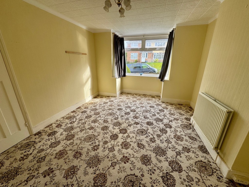 Lot: 126 - THREE-BEDROOM SEMI IN POPULAR LOCATION - Living room with box bay window